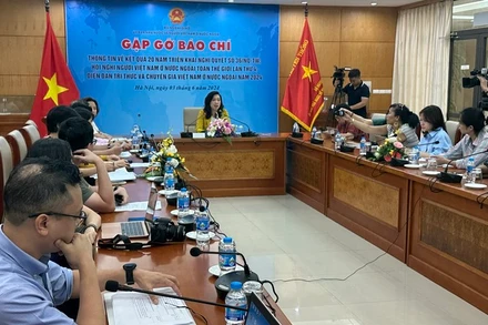 Buổi gặp gỡ báo chí về công tác đối với người Việt Nam ở nước ngoài tại Hà Nội.