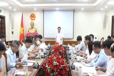 Phó Chủ tịch Thường trực Ủy ban nhân dân tỉnh Hà Nam Nguyễn Anh Chức phát biểu kết luận Hội nghị nghe báo cáo công tác cung rước, tôn trí xá lợi Đức Phật tại chùa Tam Chúc.