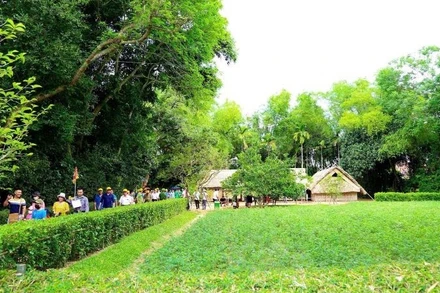 Khu di tích quốc gia đặc biệt Kim Liên là địa điểm quen thuộc của người dân Việt Nam mỗi dịp tháng 5 về.