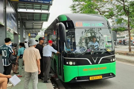Hành khách ngày càng quan tâm và lựa chọn xe buýt làm phương tiện di chuyển.