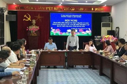 Sở Nông nghiệp và Môi trường tỉnh Hưng Yên đối thoại với một số cơ quan báo chí và người dân về tình trạng môi trường bị ô nhiễm ở một số khu vực trên địa bàn tỉnh Hưng Yên.