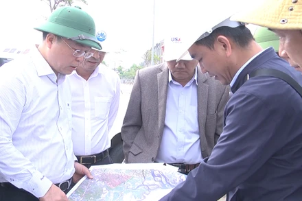 Chủ tịch Ủy ban nhân dân tỉnh Lê Trí Thanh kiểm tra tiến độ thi công các dự án trọng điểm