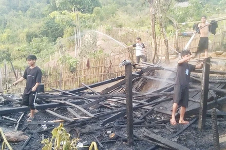 Hiện trường vụ cháy nhà dân tại xã Trà Cang, huyện Nam Trà My, tỉnh Quảng Nam.