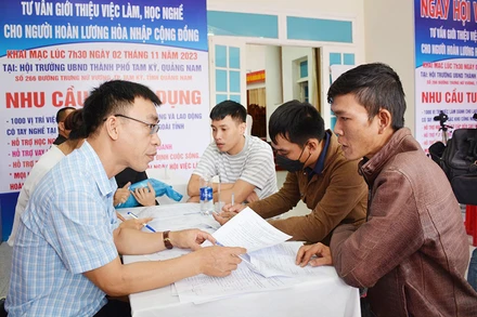 Tư vấn việc làm cho người chấp hành xong án phạt tù hòa nhập cộng đồng tại thành phố Tam Kỳ.