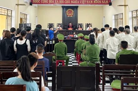 Quang cảnh phiên tòa xét xử đường dây cho vay lãi nặng với quy mô hơn 20.000 tỷ đồng.