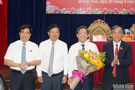 Lãnh đạo tỉnh Quảng Nam chúc mừng đồng chí Trần Nam Hưng giữ chức Phó Chủ tịch Ủy ban nhân dân tỉnh nhiệm kỳ 2021-2026.