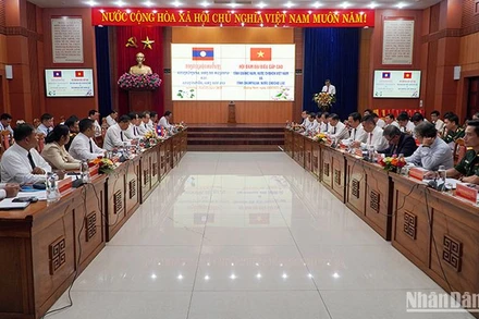 Quang cảnh buổi hội đàm giữa hai tỉnh: Quảng Nam và Chămpasak (Lào).