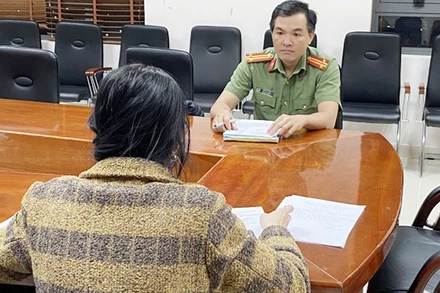 Tại cơ quan công an, bà N.T.N.L. thừa nhận hành vi sai trái của mình và cam kết không tái phạm.