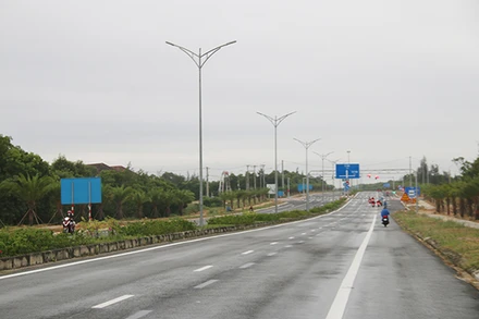 Tuyến đường Võ Chí Công (giai đoạn 2) đoạn qua huyện Núi Thành còn 200m chưa thi công được vì vướng mặt bằng 