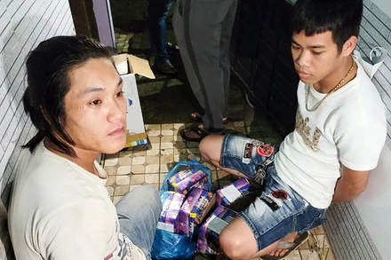 Hai đối tượng cùng tang vật