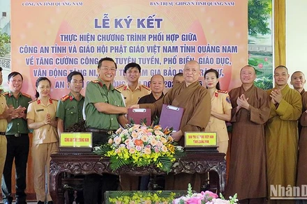 Công an tỉnh Quảng Nam và Giáo hội Phật giáo Việt Nam tỉnh Quảng Nam ký kết chương trình phối hợp tuyên truyền.