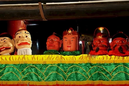 Múa rối chầu Thánh tại chùa Đại Bi, huyện Nam Trực, tỉnh Nam Định, một nghi lễ tâm linh độc đáo chỉ có trong dịp lễ hội. 