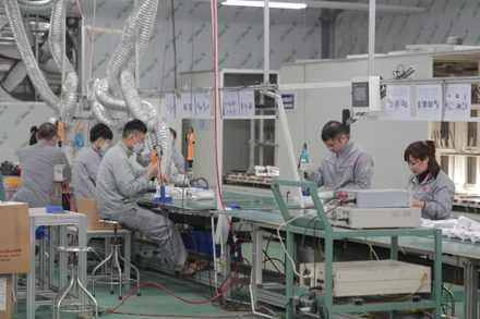 Không khí làm việc tại Công ty cổ phần Bóng đèn phích nước Rạng Đông.