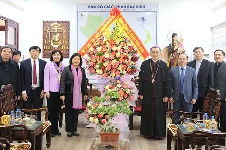 Lãnh đạo tỉnh Bắc Ninh tới thăm, chúc mừng Tòa Giám mục Bắc Ninh nhân ngày Lễ trọng của đồng bào Công giáo.