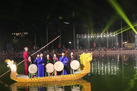 Hát Quan họ trên thuyền là chương trình được người dân Bắc Ninh đón chờ mỗi dịp kỷ niệm các ngày lễ lớn. 