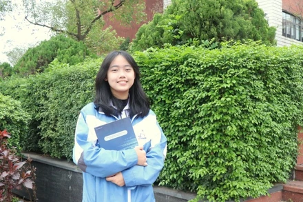 Em Trương Thanh Xuân, nữ sinh duy nhất của đội tuyển Olympic Toán học quốc tế 2025.