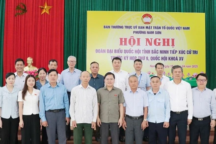 Đồng chí Nguyễn Anh Tuấn, Ủy viên Trung ương Đảng, Bí thư Tỉnh ủy, Trưởng đoàn đại biểu Quốc hội tỉnh Bắc Ninh tiếp xúc cử tri tại phường Nam Sơn, thành phố Bắc Ninh.