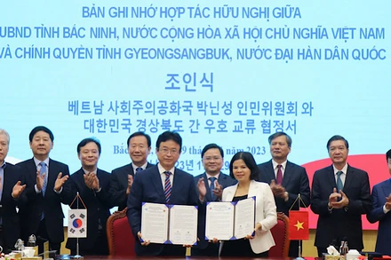 Lễ Ký kết Biên bản ghi nhớ Hợp tác hữu nghị giữa Ủy ban nhân dân tỉnh Bắc Ninh và chính quyền tỉnh Gyeongsangbuk, Hàn Quốc.