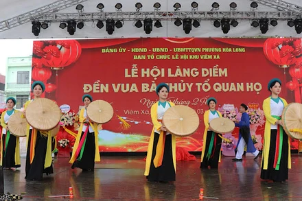 Tiết mục quan họ trong lễ hội.