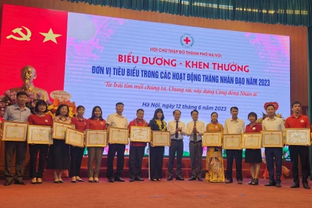 Hà Nội biểu dương, khen thưởng các tập thể, cá nhân tiêu biểu trong công tác vận động, hiến máu tình nguyện.