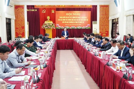 Toàn cảnh buổi làm việc.