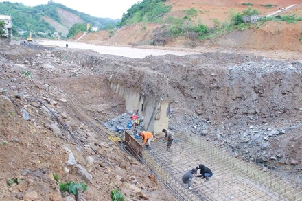 Ủy ban nhân dân tỉnh Nghệ An phê bình 34 đơn vị vì có kết quả giải ngân vốn đầu tư công năm 2024 đạt thấp, chưa đạt mục tiêu đề ra. (Ảnh: Mai Hoa) 