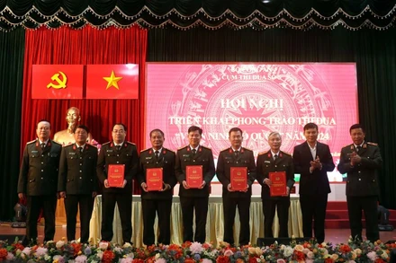Công an các tỉnh thuộc Cụm thi đua số 5-Bộ Công an ký giao ước thi đua “Vì an ninh Tổ quốc” năm 2024.