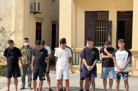 Nhóm thanh niên "bay lắc" tại cơ quan Công an thị xã Mỹ Hào, tỉnh Hưng Yên.