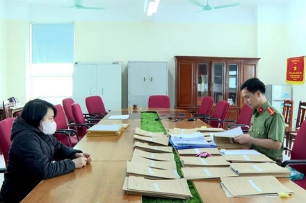 Công an tỉnh Hưng Yên làm việc với đối tượng Hoàng Thị Hải Yến.