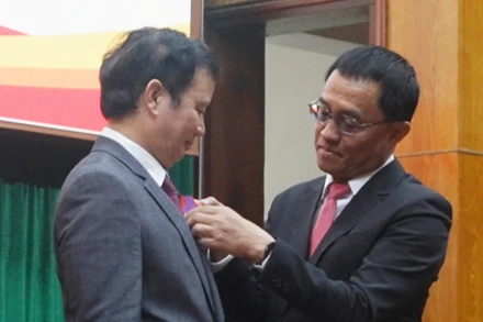 Thừa Thiên Huế nhận các huân chương do Chính phủ Lào trao tặng.