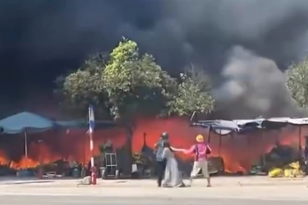 Chợ An Lỗ, thị xã Phong Điền, thành phố Huế, bị cháy vào trưa 18/4/2025.