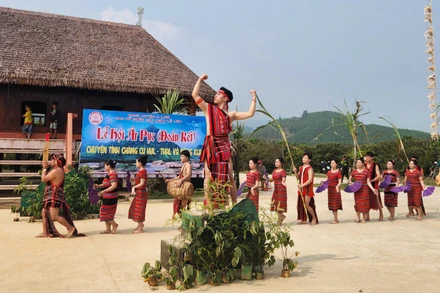 Sắc màu văn hóa, kinh tế ở A Lưới có nhiều thay đổi trong những năm gần đây.