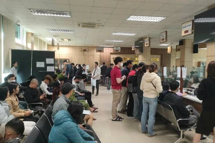 Có tài khoản định danh điện tử mức độ 2, người dân có thể xử lý nhiều dịch vụ hành chính trên môi trường điện tử thay vì xếp hàng, tại các trung tâm hành chính công như thế này.