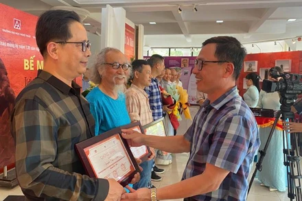 21 họa sĩ, nhà điêu khắc tham gia trại sáng tác gốm về Người