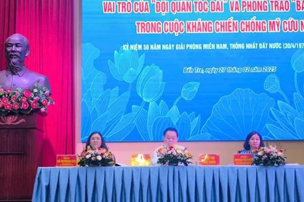 Lãnh đạo chủ trì tại Hội thảo khoa học quốc gia về "Vai trò của "Đội quân tóc dài" và phong trào "Ba đảm đang" trong kháng chiến chống đế quốc Mỹ cứu nước". (Ảnh: HOÀNG TRUNG)