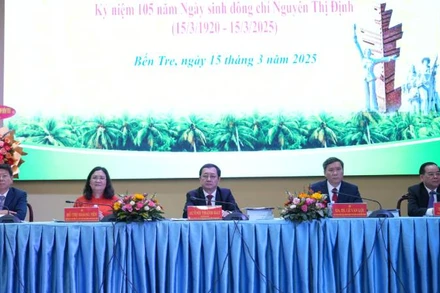 Lãnh đạo chủ trì tại Hội thảo. (Ảnh: HOÀNG TRUNG)