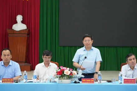 Lãnh đạo tỉnh Bến Tre cùng chủ đầu tư chủ trì buổi làm việc. (Ảnh: HOÀNG TRUNG)