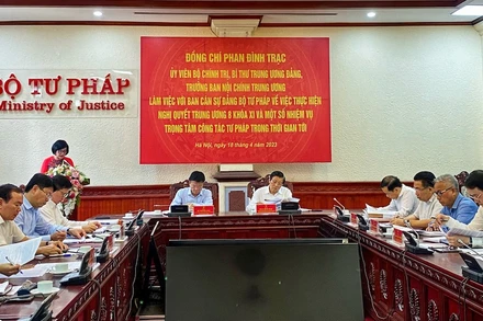 Quang cảnh buổi làm việc.