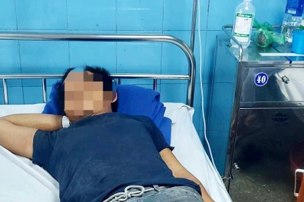 Một bệnh nhân bị ngộ độc do ăn thịt cóc đang điều trị tại bệnh viện