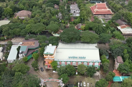 Cổng vào khu du lịch sinh thái Vườn Xoài.