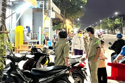 Gia đình tổ chức tang lễ cho bé trai