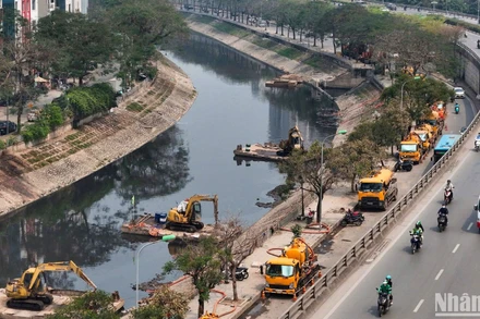 Việc làm sạch dòng sông sẽ góp phần giảm thiểu ô nhiễm cũng như tạo một vẻ đẹp mới cho Thủ đô Hà Nội.