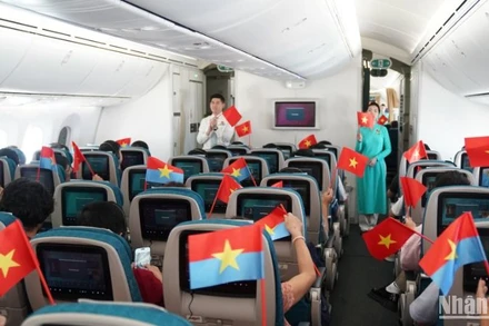 Trên 1 chuyến bay nội địa trong dịp nghỉ Lễ 30/4-1-5 vừa qua. (ẢNH: VNA)