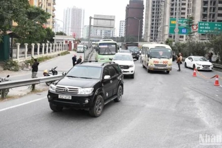 Ảnh minh họa: Công an thành phố Hà Nội phân luồng giao thông.