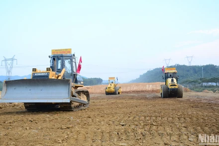 Ảnh minh họa: Trên công trường thi công cao tốc bắc-nam phía đông, giai đoạn 2020-2025.