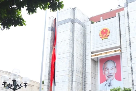 Hà Nội treo cờ rủ trong 2 ngày 24 và 25/5.