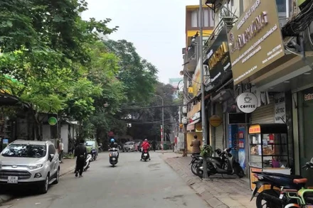 Một đoạn trên tuyến phố Ngọc Hà gần khu giao đường Hoàng Hoa Thám. (Ảnh: KIM CƯƠNG)