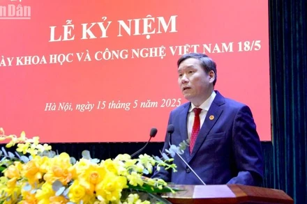 Giáo sư, Tiến sĩ Lê Văn Lợi, Phó Giám đốc Học viện Chính trị quốc gia Hồ Chí Minh phát biểu tại lễ kỷ niệm. (Ảnh: PHẠM CƯỜNG)