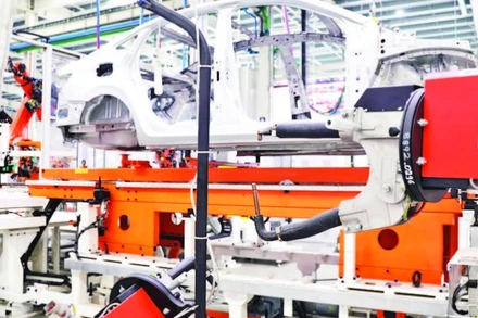 Sản xuất ô-tô tại Nhà máy ô-tô Thành Công Việt Hưng, Quảng Ninh.