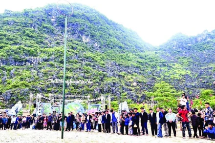 Ném còn là trò chơi không thể thiếu trong dịp lễ hội ở vùng đồng bào dân tộc thiểu số.